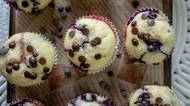 Tvarohové muffiny s ovocem jsou perfektně vláčné a kypré díky tvarohu