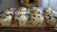 Tvarohové muffiny s ovocem jsou perfektně vláčné a kypré díky tvarohu